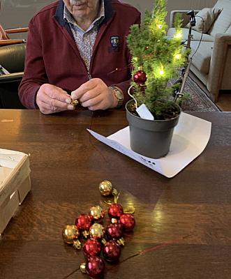 Kerstboompje versieren/knutselen